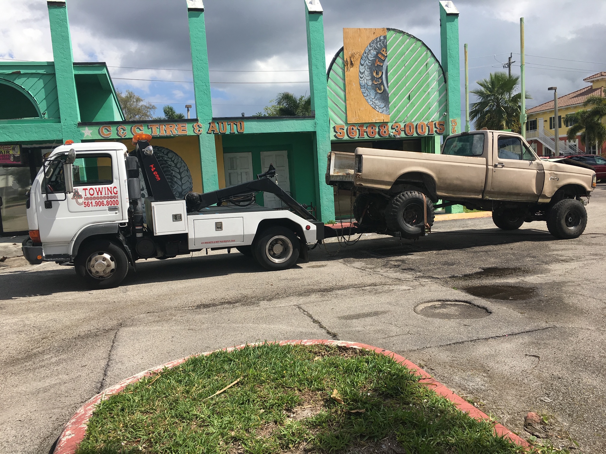 West Palm Beach tow truck